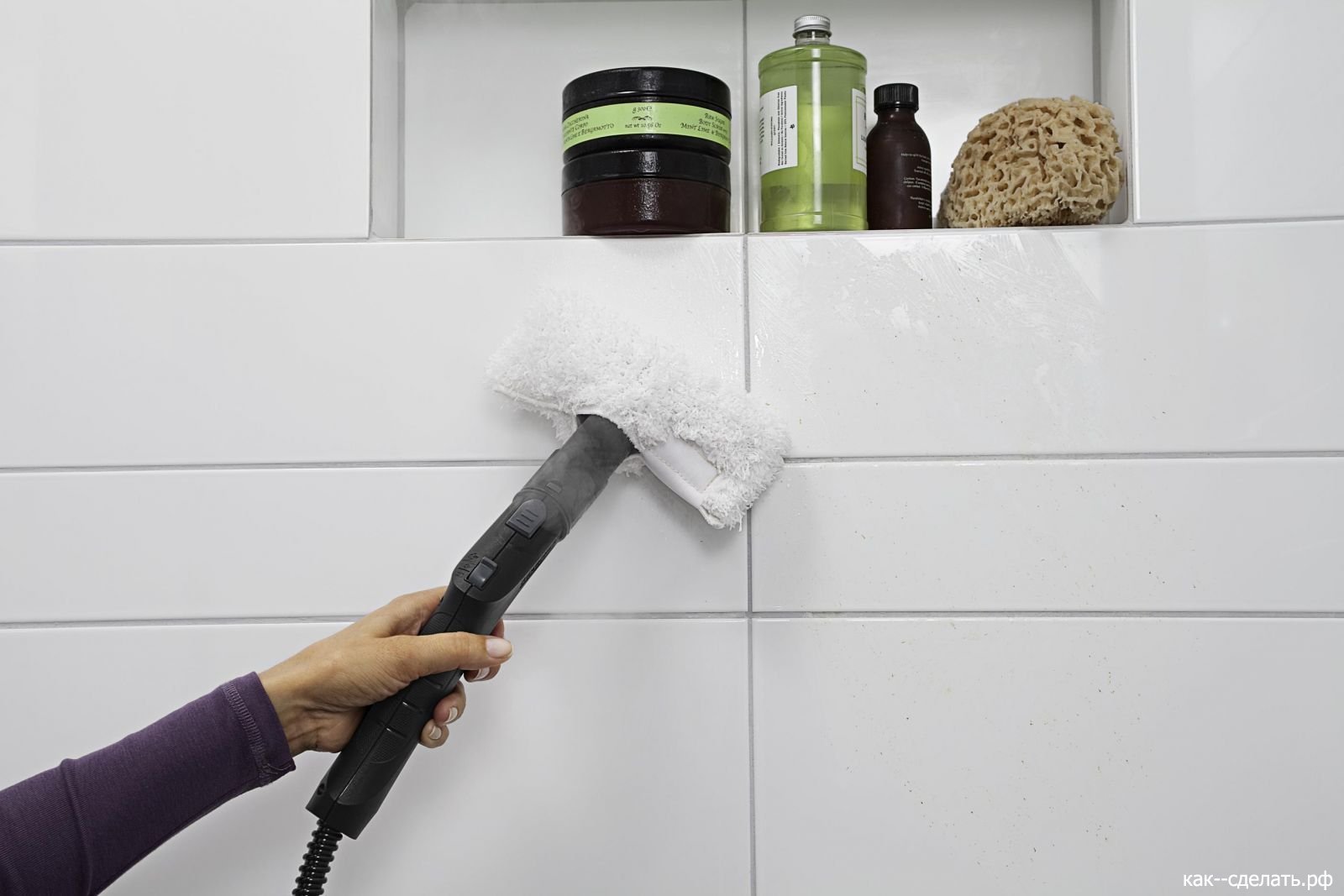 Стену очистить в ванной. Мытье плитки. Очиститель швов кафельной плитки. Для мытья стен в ванной. Мытье кафеля в ванной.