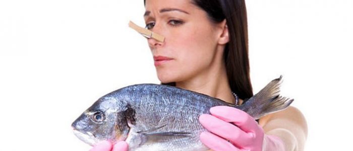 Как отмыть рыбный запах от рук
