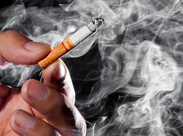 Почему сигареты пахнут. Запах сигарет. Загрязнение воздуха табачным дымом. Дым сигарет. Сигаретный дым.