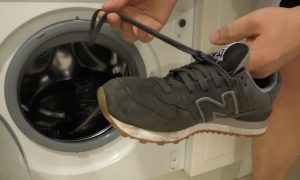 Как стирать замшевые кроссовки в машине