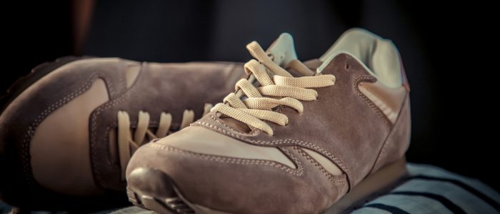 Как стирать кроссовки с замшевыми вставками